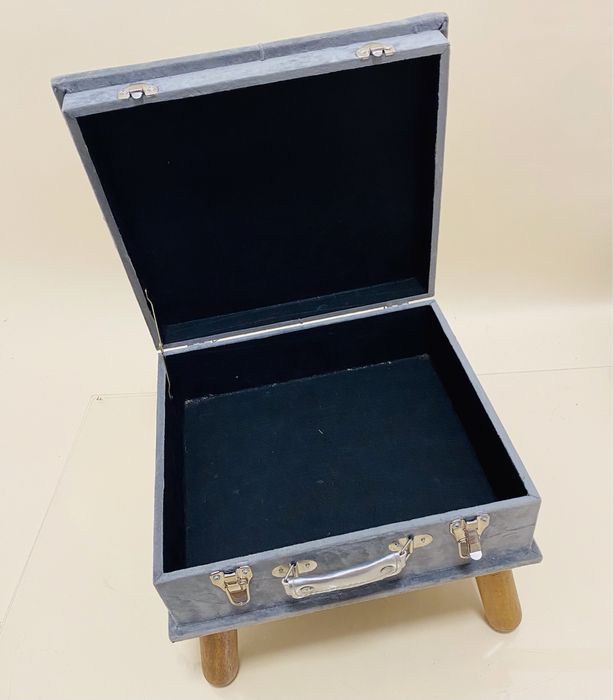 Banco/Caixa Arrumação Veludo Cinza com Pernas em Madeira