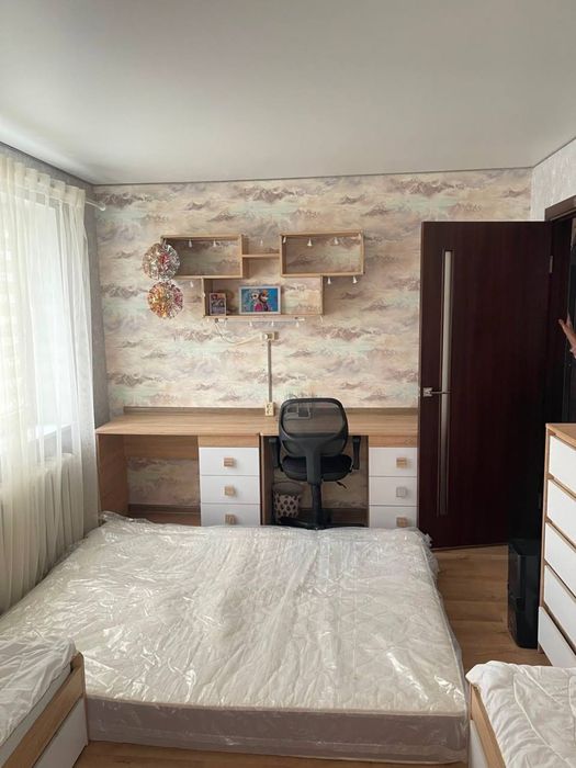 129 квартал Продаю 3 кімнатну квартиру на 3 поверсі з ремонтом меблями і технікою, ще вона сучасна і комфортна для відпочинку, тихий район