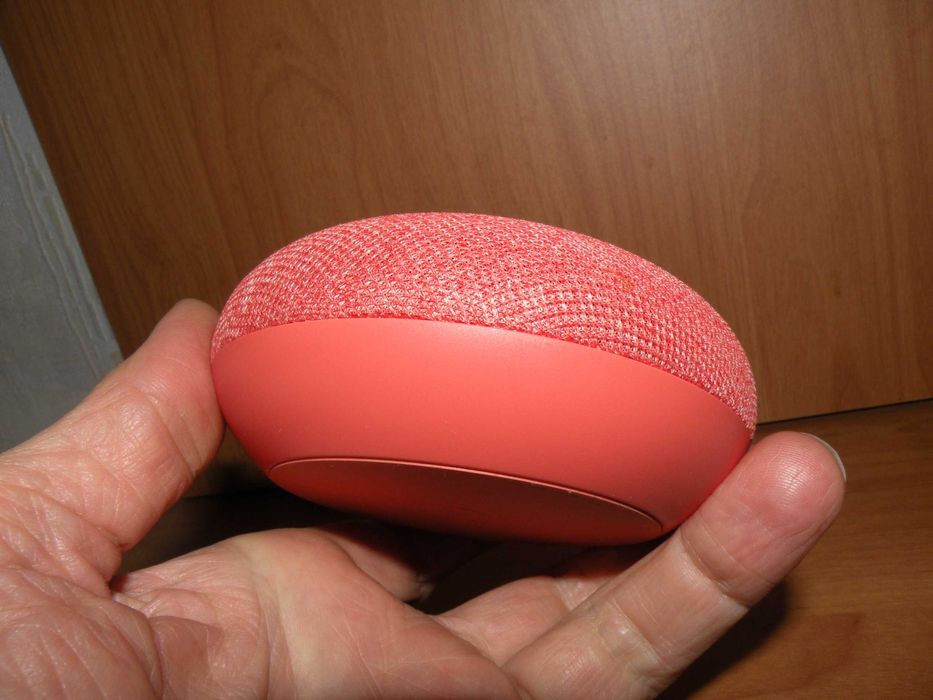 Google Home Mini – робоча розумна колонка