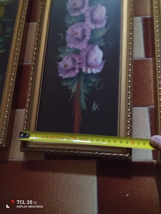 Três quadros com motivos florais