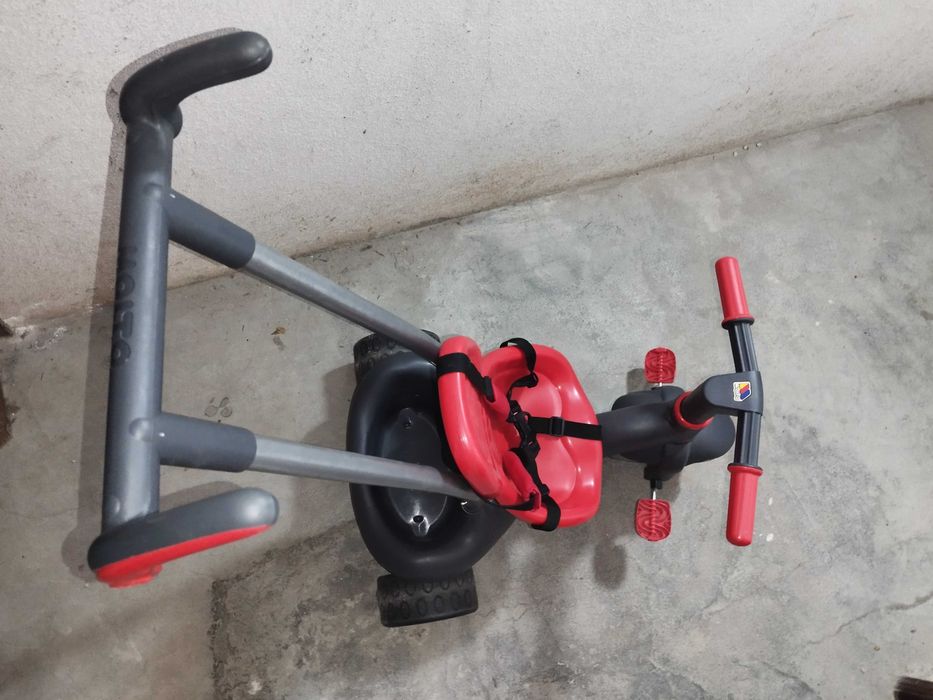 Triciclo vermelho