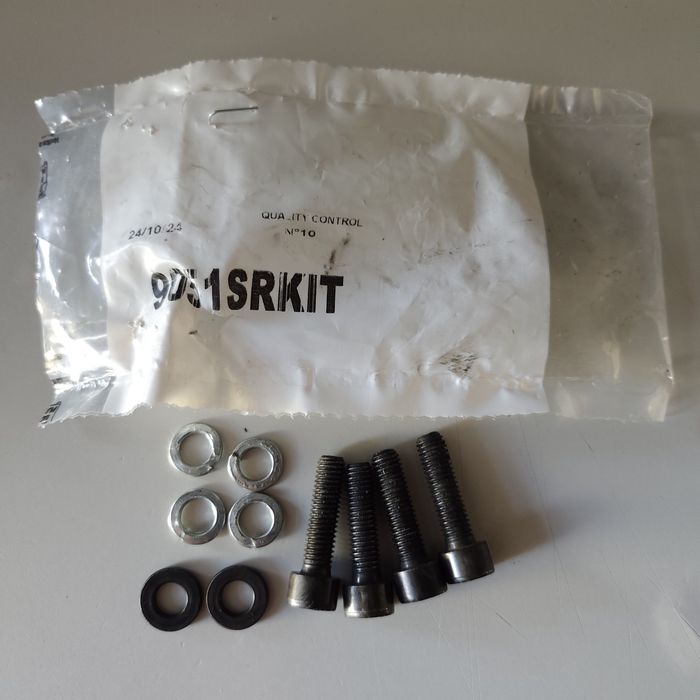 Suporte SR 9051 Givi  para Royal Enfield 650