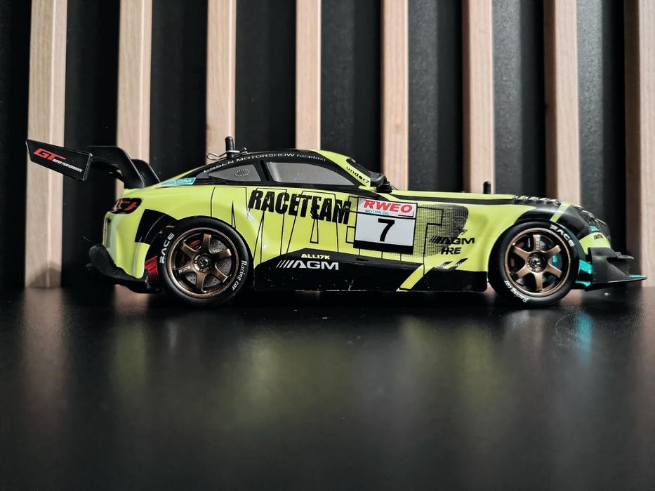 Samochód RC HyperDrive do driftu 4x4, 60km/h, LED, 2 komplety kół (drift/racing)