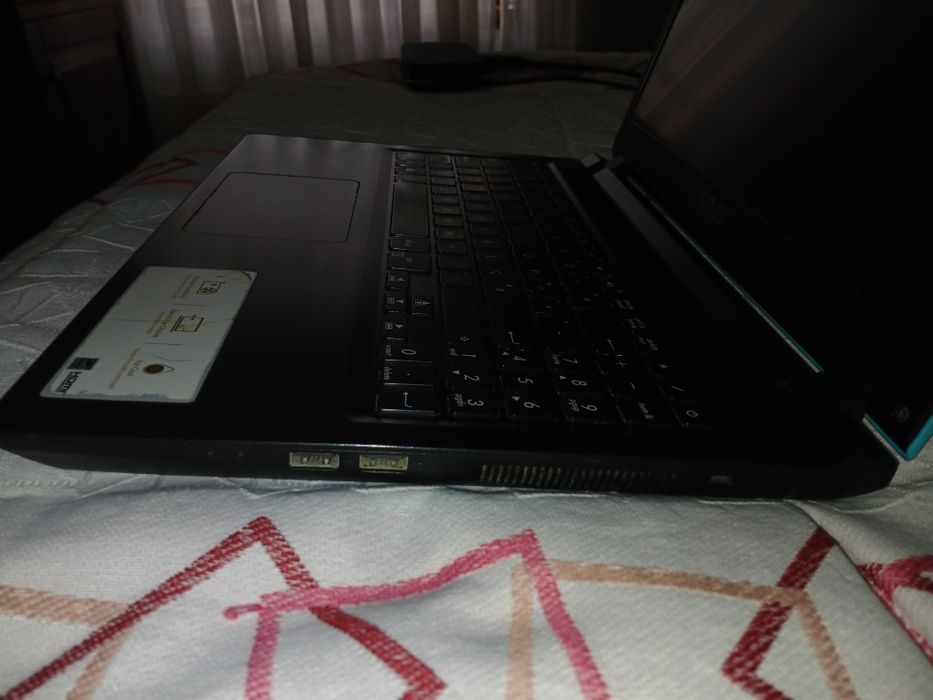 Portátil marca Asus 15