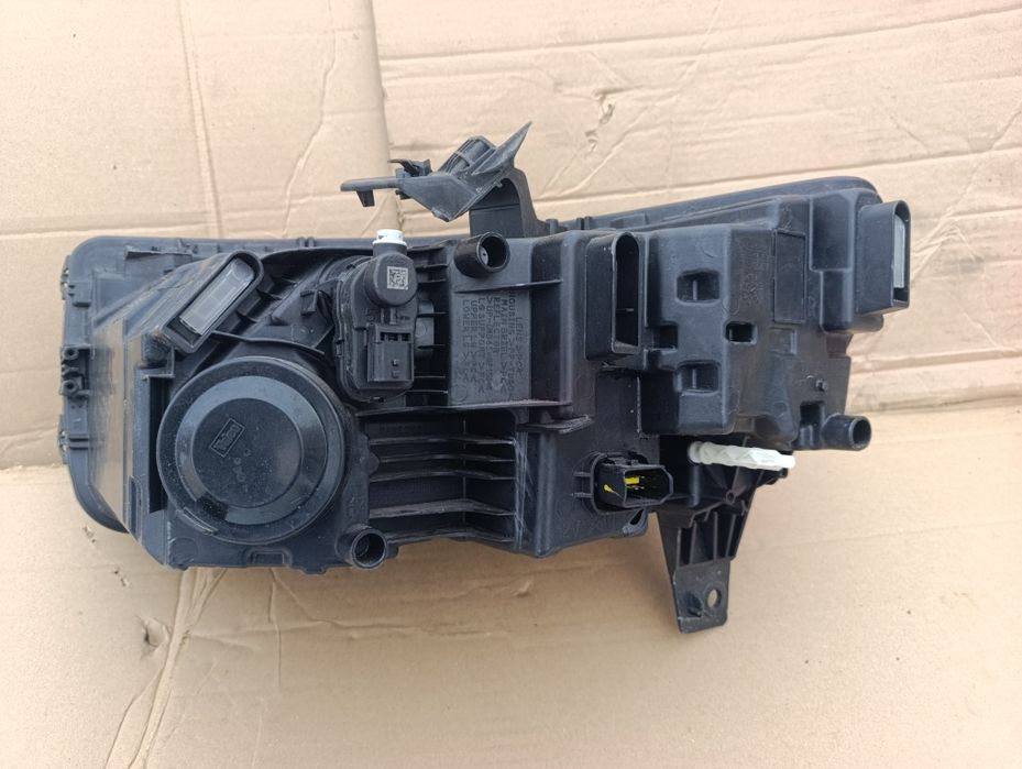 Dacia Duster III lampa przód prawa
