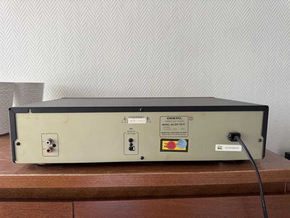 Odtwarzacz cd Onkyo DX-7011