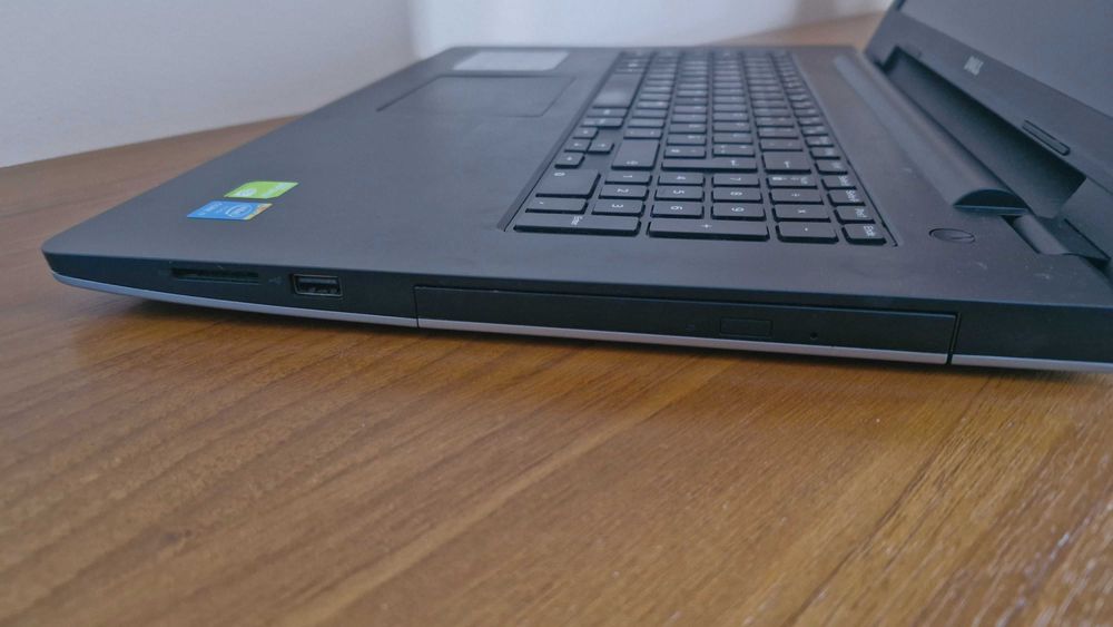 Ноутбук DELL Inspiron 17 5748 / "17,3"