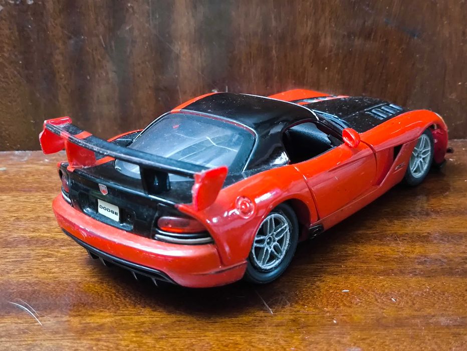 Машинка Dodge Viper SRT10 ACR Bburago 1/24