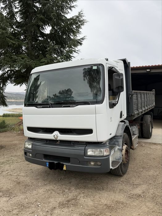 Camiao Renault tribasculante