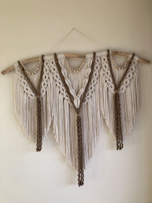 Makrama w stylu boho, juta, drewniane korale
