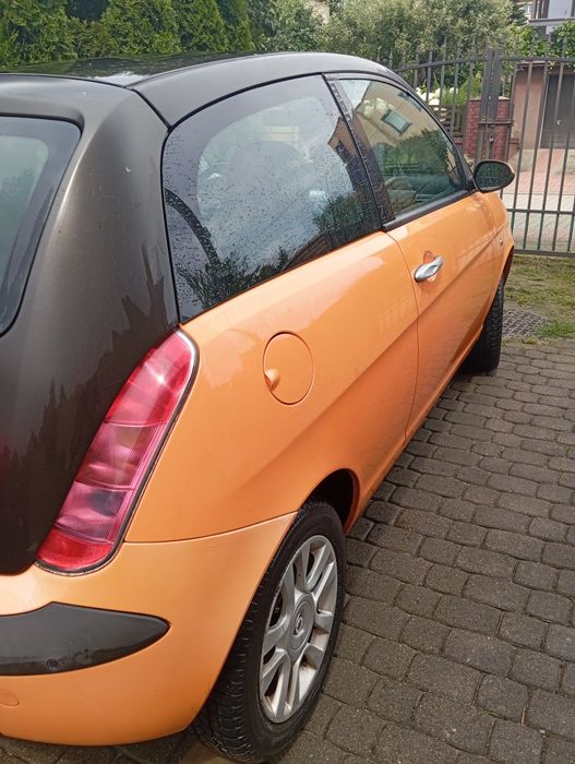 Samochód Lancia ypsylon
