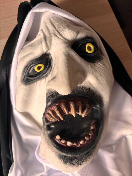 Máscara Valak halloween nova