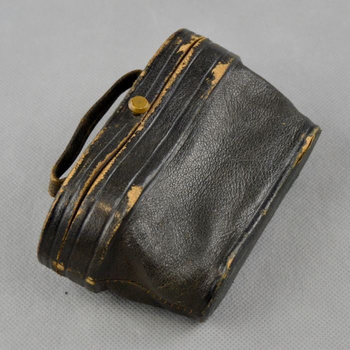 Binóculos em madrepérola e metal dourado com estojo original séc. XIX