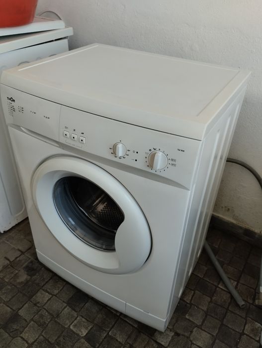 Máquina de lavar roupa a funcionar