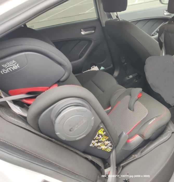 автокрісло Britax-Romer KidFix III M Cool Flow та Захисний килимок