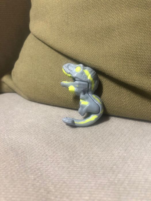 Figurka Kinder Joy Jurassic World