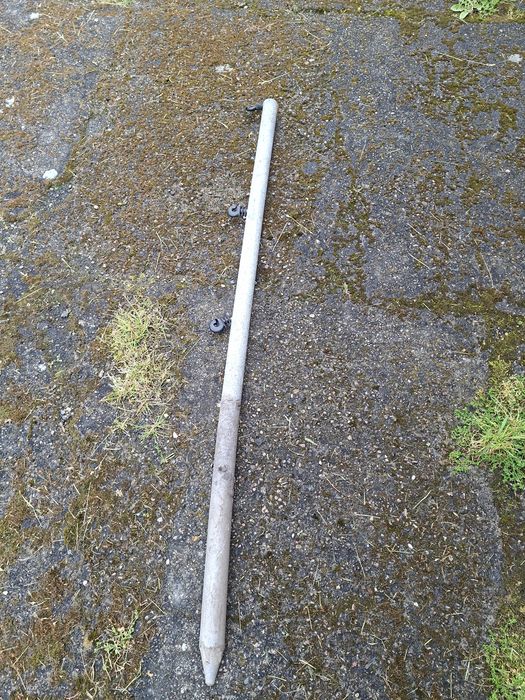 Słupki do ogrodzenia elektrycznego dla koni 150 cm + izolatory