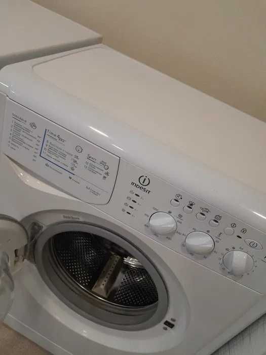 Стиральная машина indesit. Iwsb5085