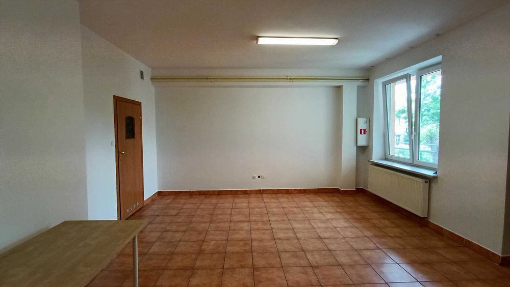 zgrabny lokal 35 m2 w centrum z parkingiem