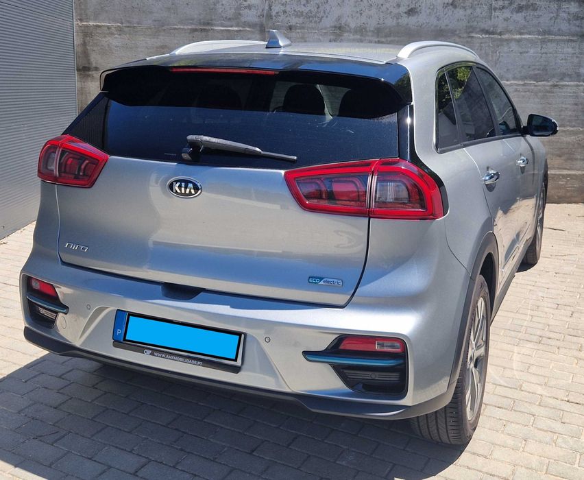 Kia e-Niro 64 kWh 204cv | Histórico Kia | 2 Chaves | Pneus Novos