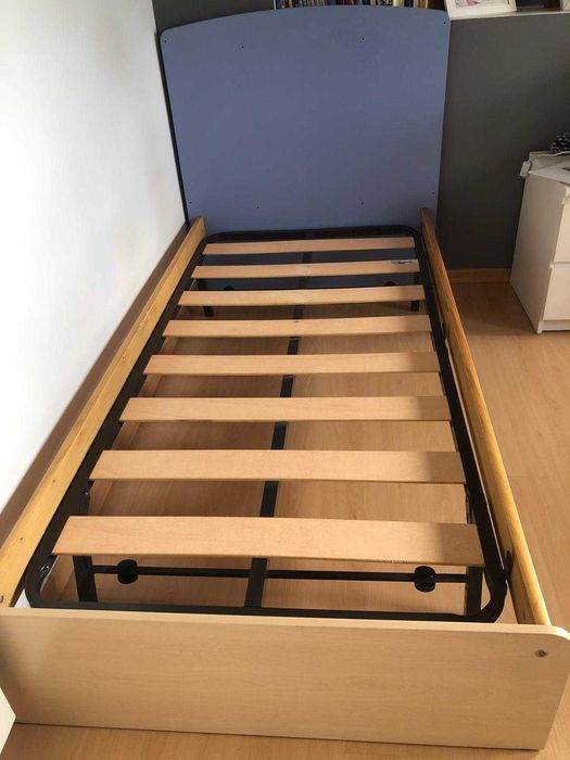 Cama com estrado