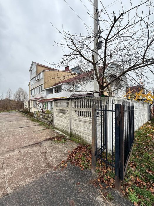 Гарна трьох кімнатна квартира в Гостомелі в тихому місці