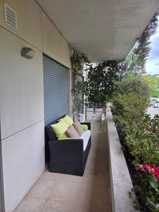 arrenda-se apartamento T2 no vale das flores