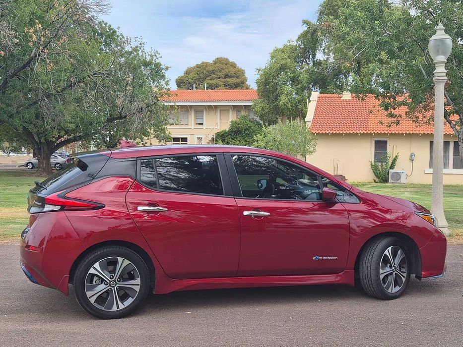 Nissan LEAF      2020
