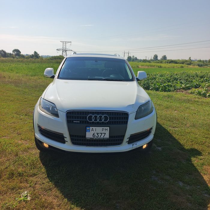 Продам надійний автомобіль Audi Q7