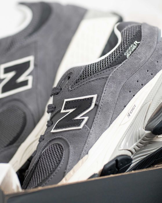 Мужские оригинальные кроссовки New Balance 2002R (2 цвета) M2002RFL