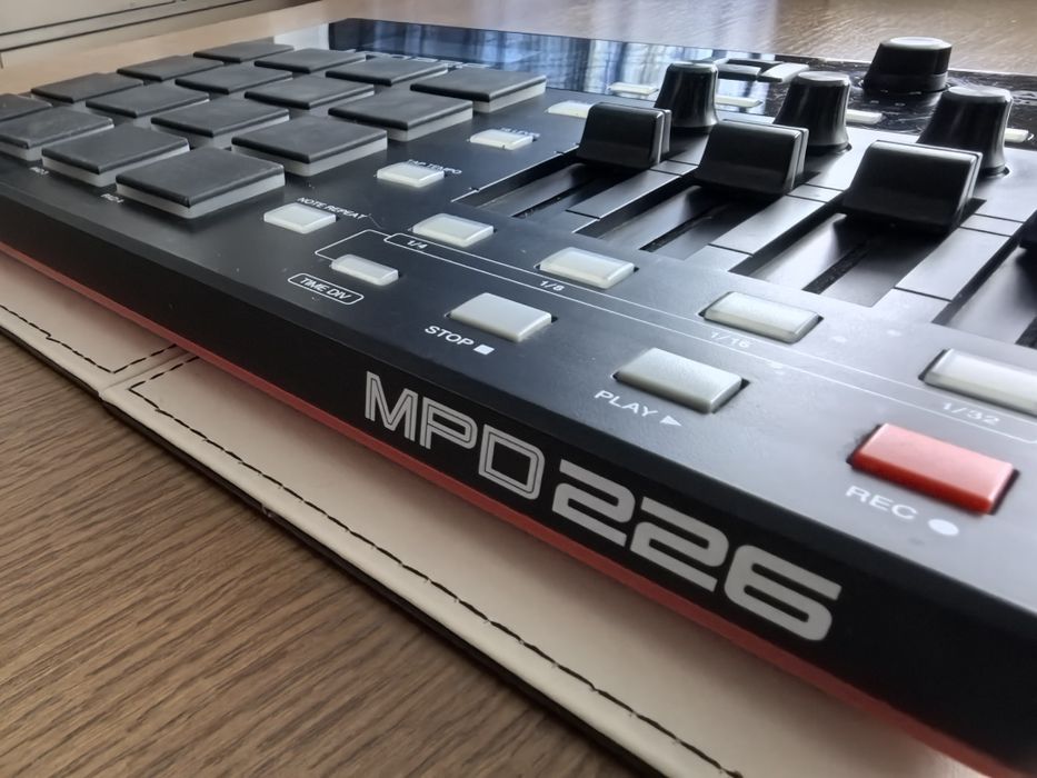 Akai MPD 226 – kontroler MIDI | Stan bardzo dobry | Kompletny zestaw