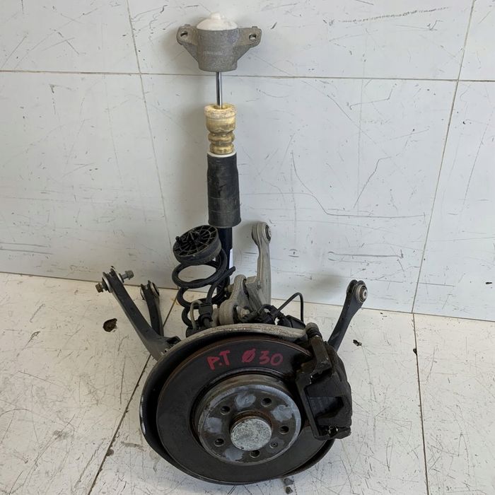 Zwrotnica Tył Prawa Zawieszenie Wahacze Zacisk Tarcza Audi A4 B9 A5 8W