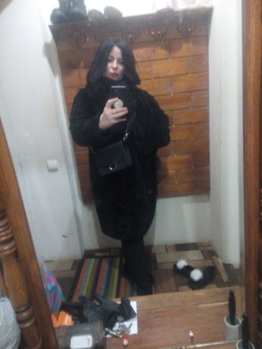 Обміняю хутряне пальто на швейну машинку.