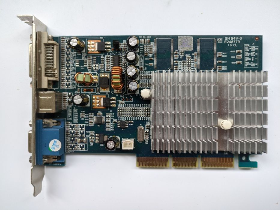 Відеокарта AGP з пасивним охолодженням