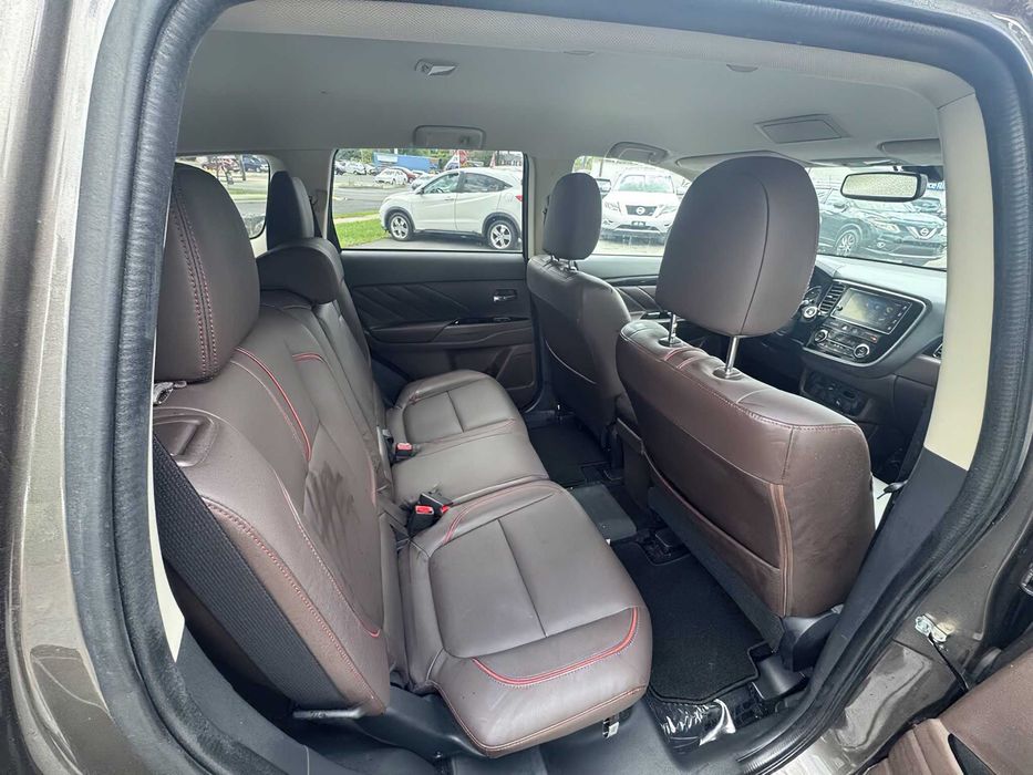 Mitsubishi Outlander Phev      2018