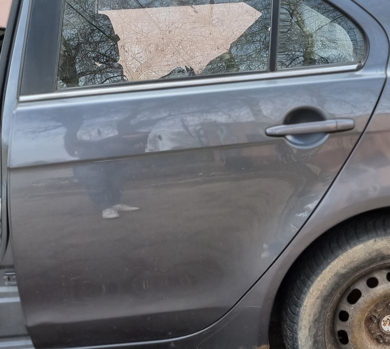 Mitsubishi lancer VIII drzwi lewy tył A39