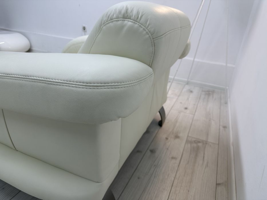 Стильне шкіряне крісло з Європи