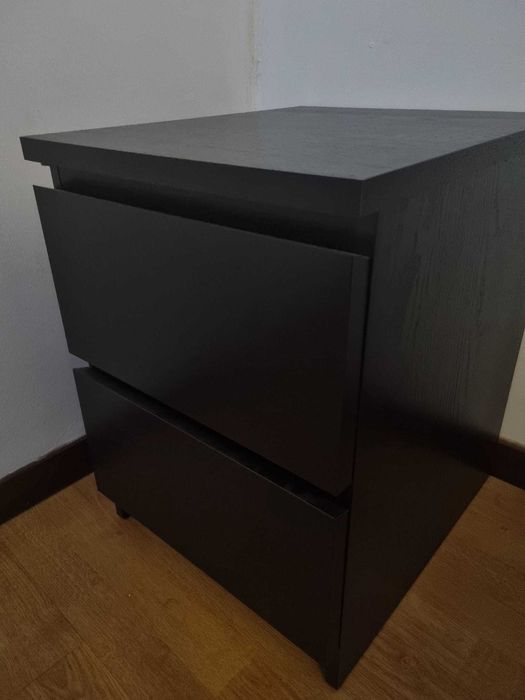 2 mesas de cabeceira IKEA MALM
