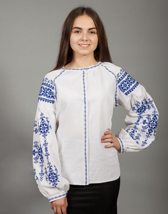 Жіноча вишиванка