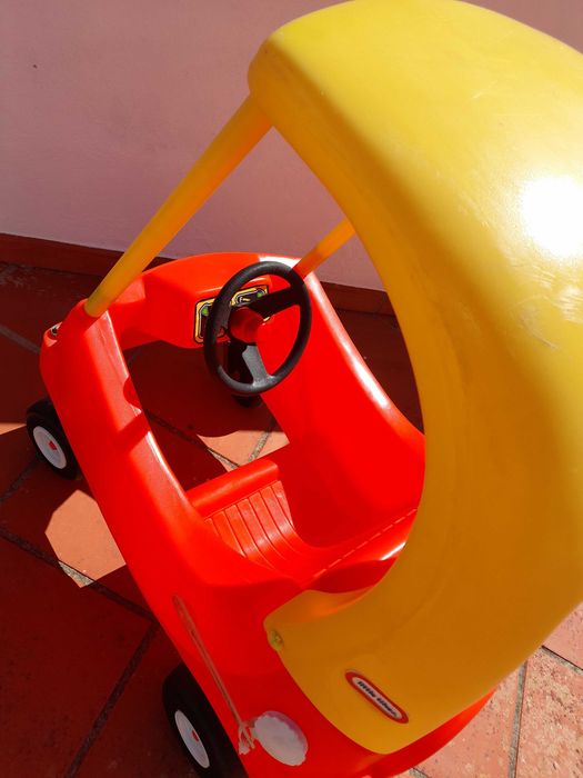 Carrinho little tikes e triciclo feber