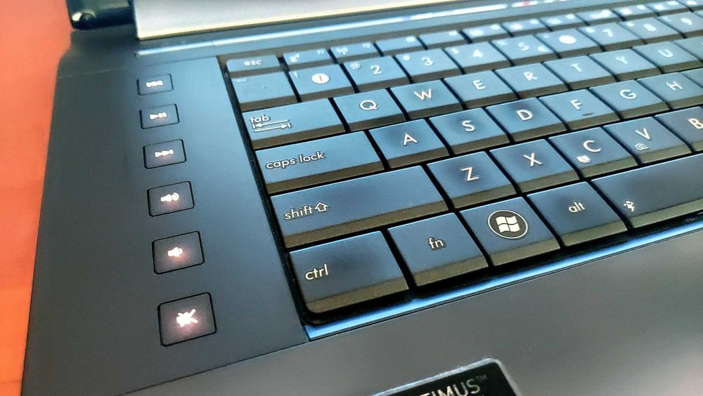 Wydajny ASUS 17,3 cale - i7 16GB SSD256GB+500GB Win11 Office Gry