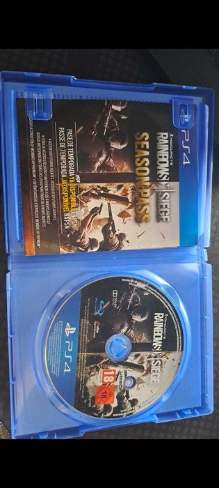 Vendo Ps4 pro 1T com alguns jogos