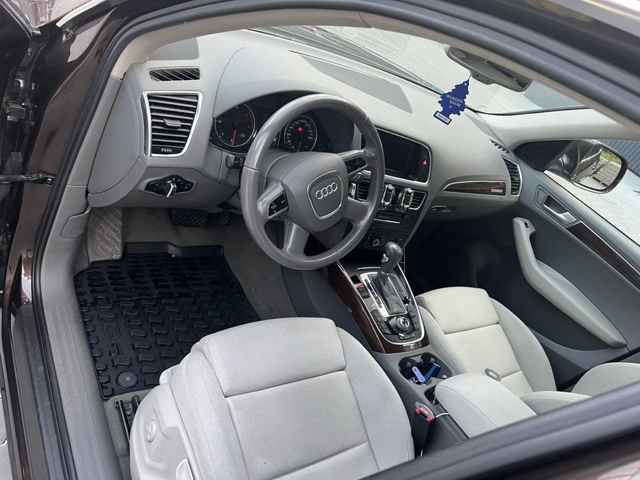 Салон Audi Q5 шматяний світлий