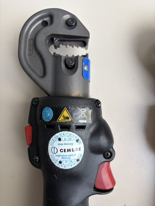 Cembre B15D Zaciskarka hydrauliczna akumulatorowa 15kN 9,6V