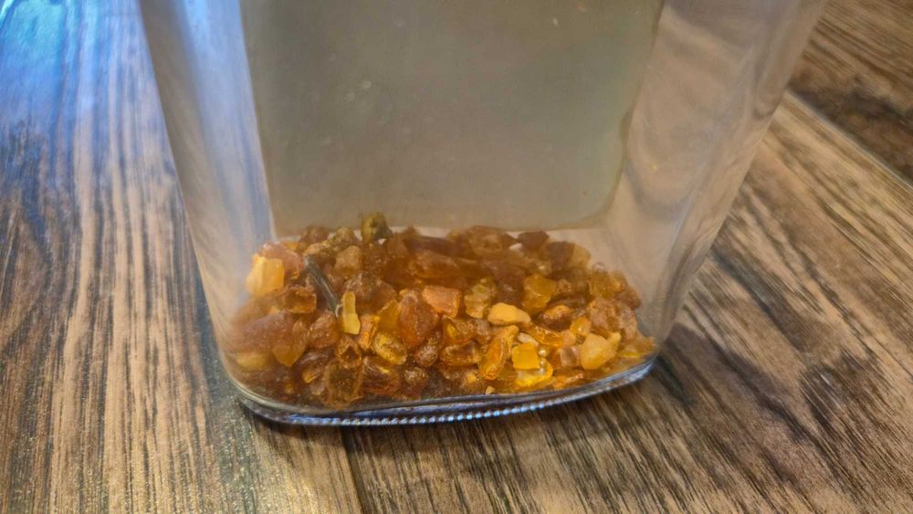 Sprzedam bursztyny w buteleczce na nalewkę