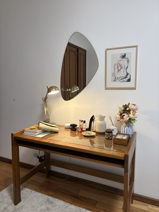 Secretaria ou mesa de apoio em madeira pinho mel