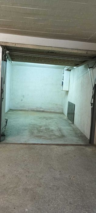 Garagem Box Fechada em Rio de Mouro