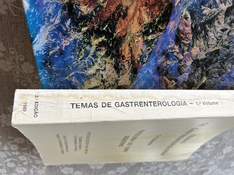 Enciclopedias e varios livros