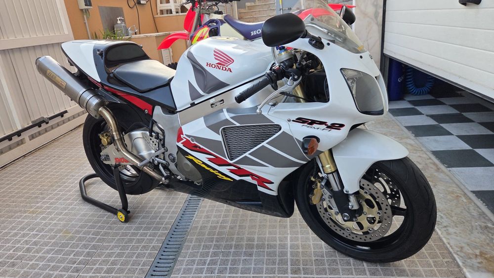Honda CR500 e VTR1000