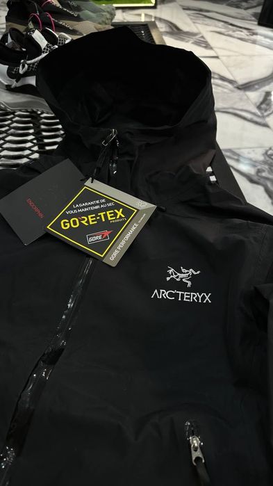 Arc’teryx Beta LT — топова Gore-Tex вітровка для міста й гір